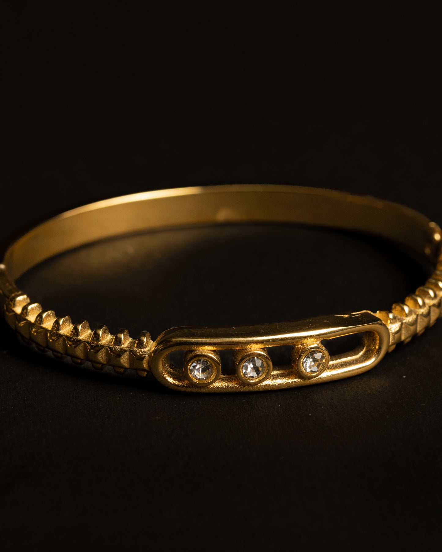Floating Diamonds Bangle