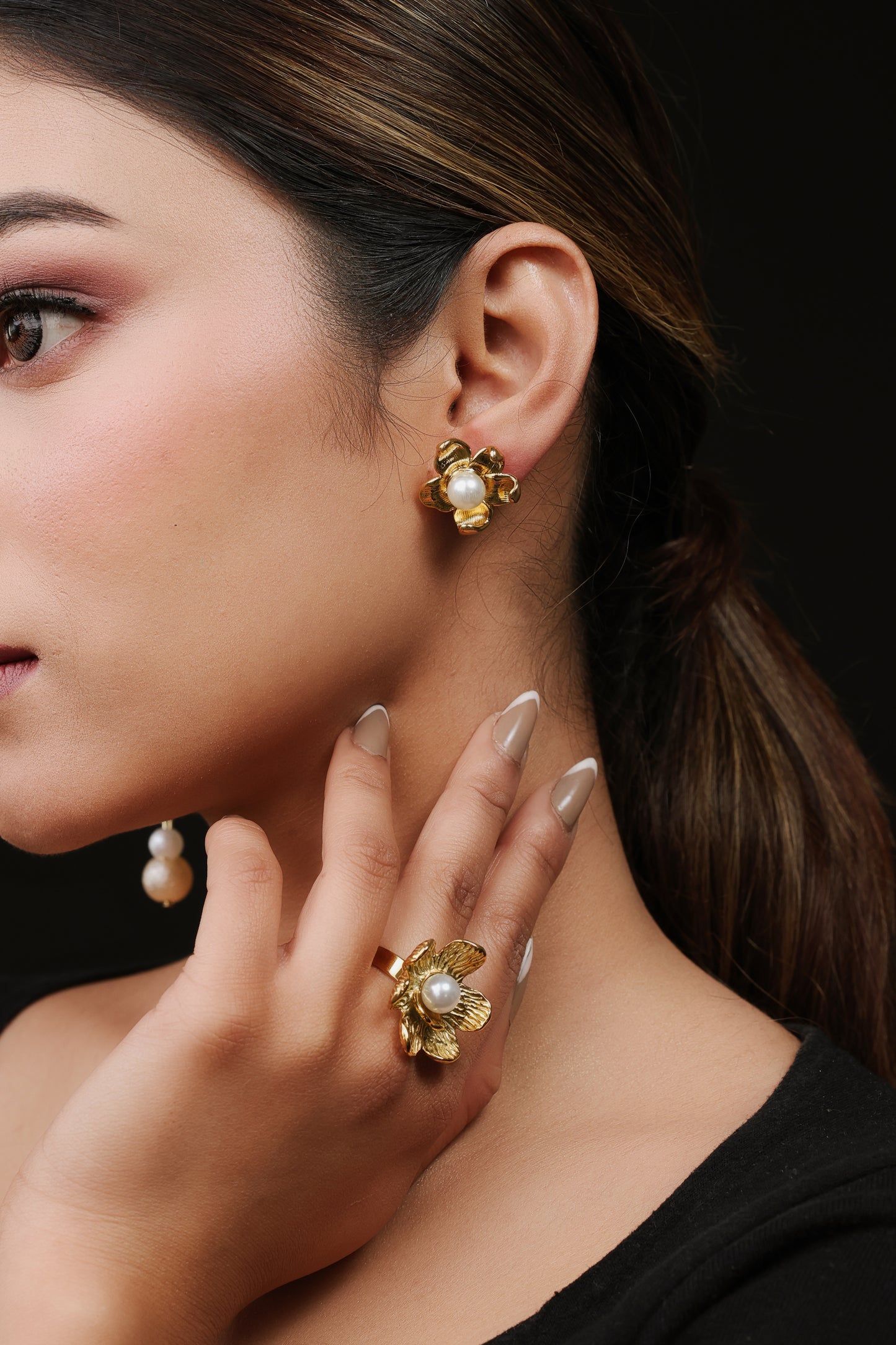 Golden Daisy Pearls
