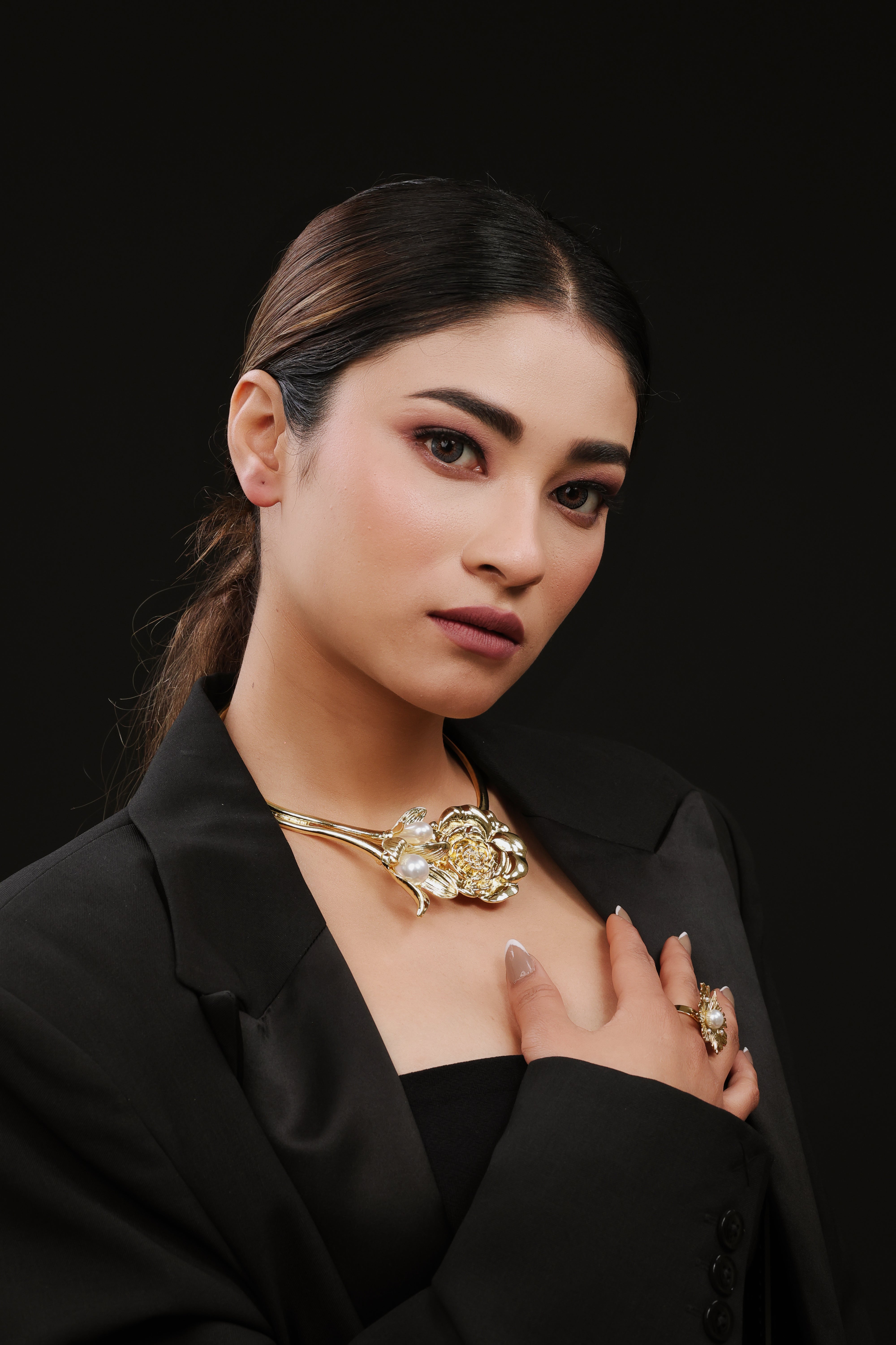 Opulent Rose Pearl Collar