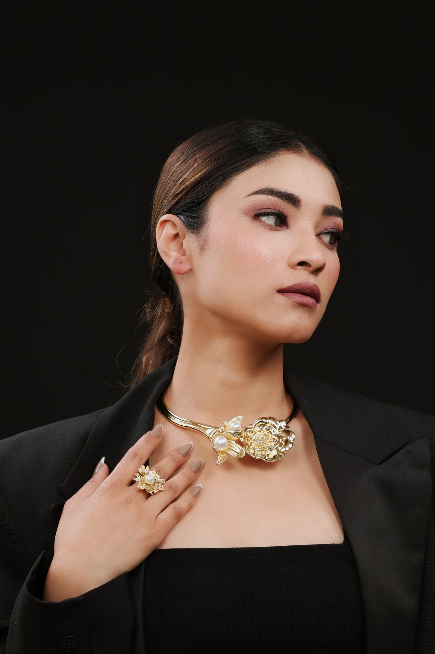 Opulent Rose Pearl Collar